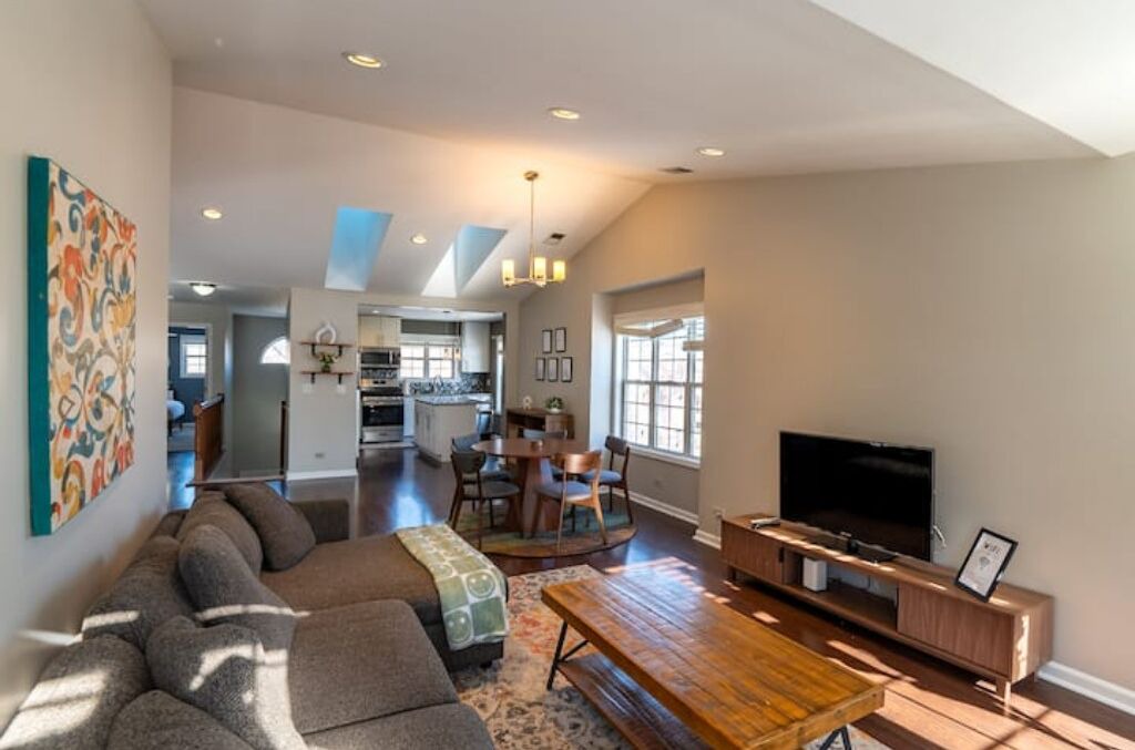 Photo of Livingroom in Plato Center