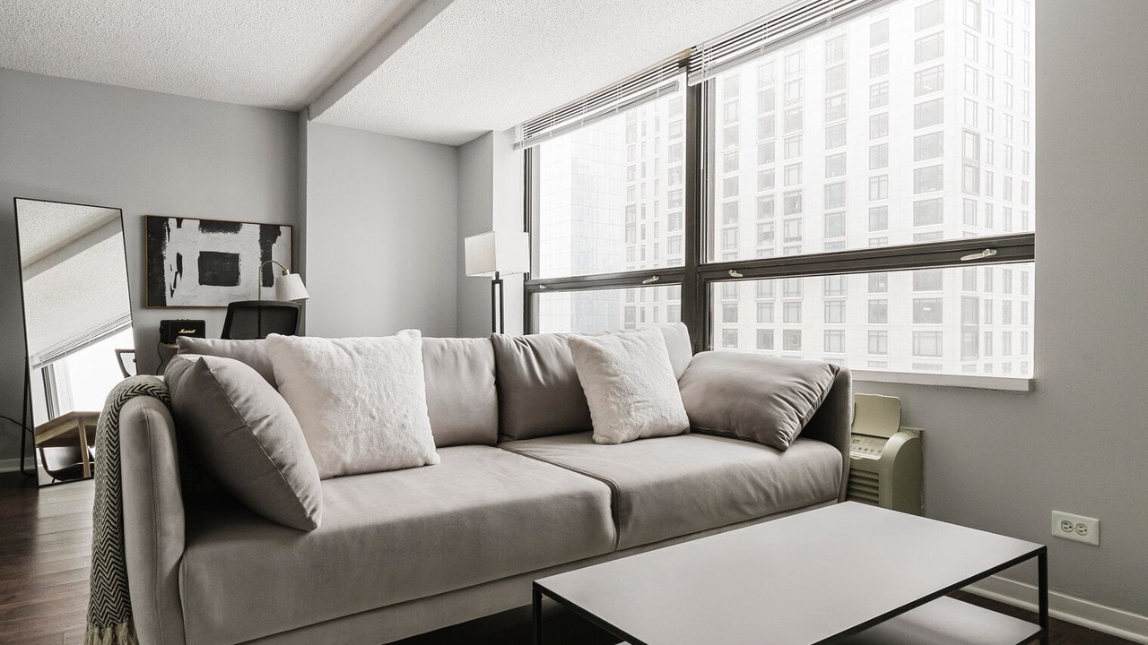 Photo of Livingroom in Streeterville