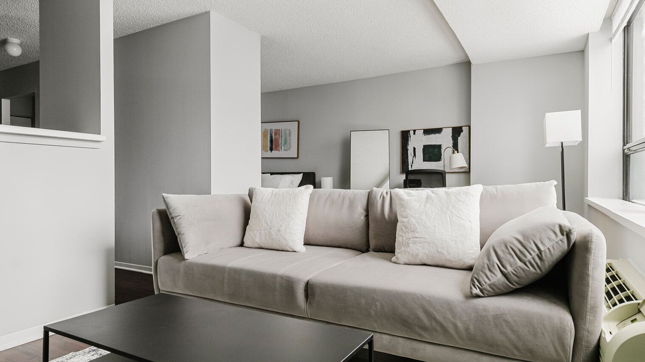 Photo of Livingroom in Streeterville