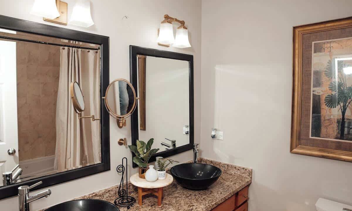 Photo of Bathroom in Grand Boulevard
