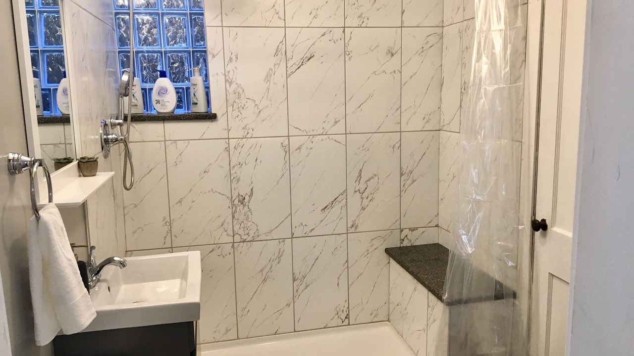 Photo of Bathroom in Lakeview