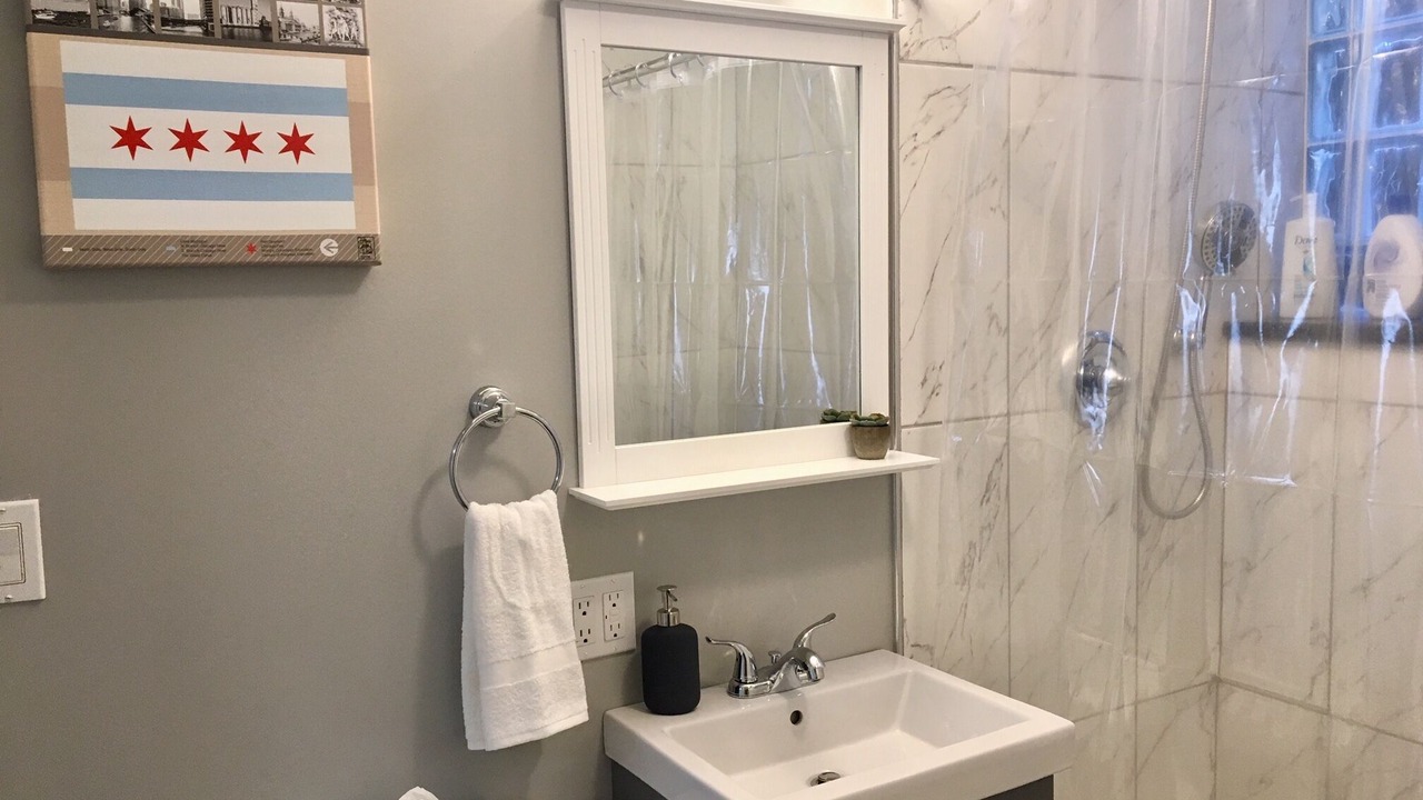 Photo of Bathroom in Lakeview