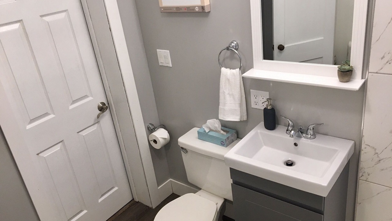 Photo of Bathroom in Lakeview
