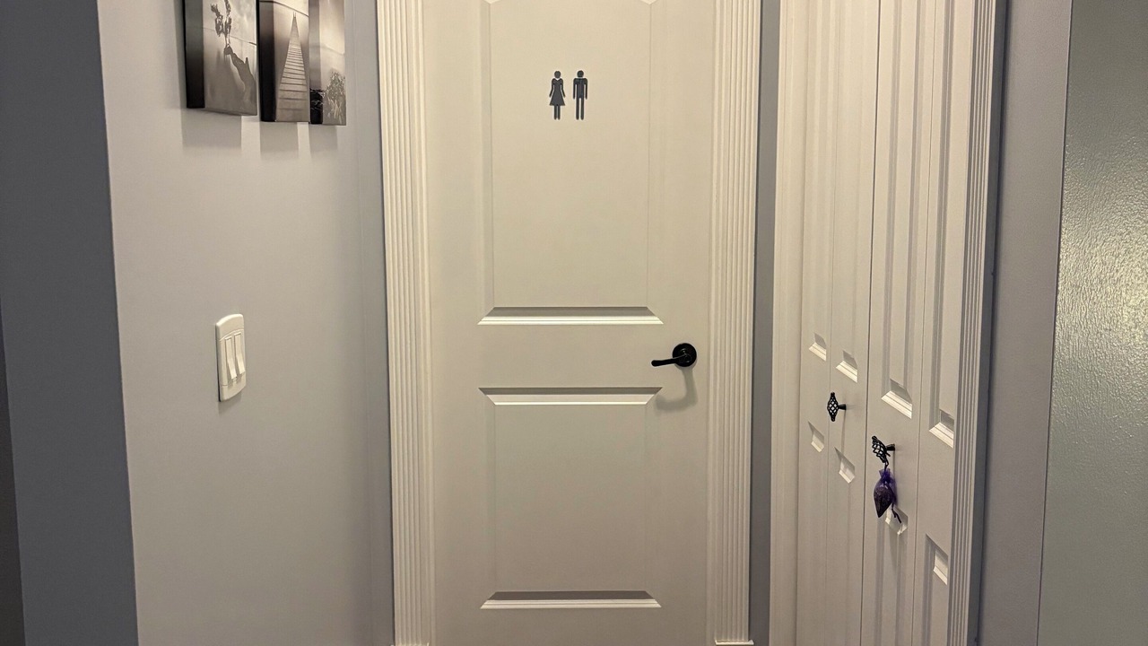 Photo of Bathroom in Evergreen Park