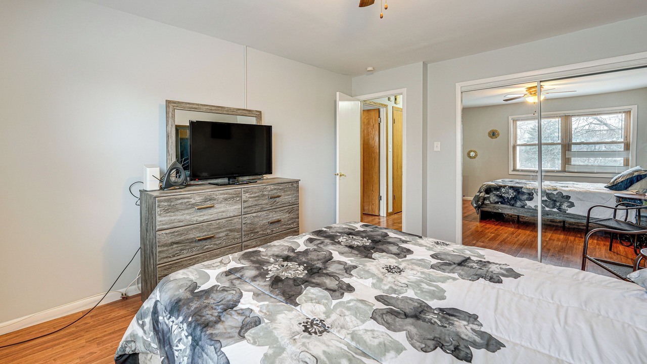 Photo of Bedroom in Country Club Hills