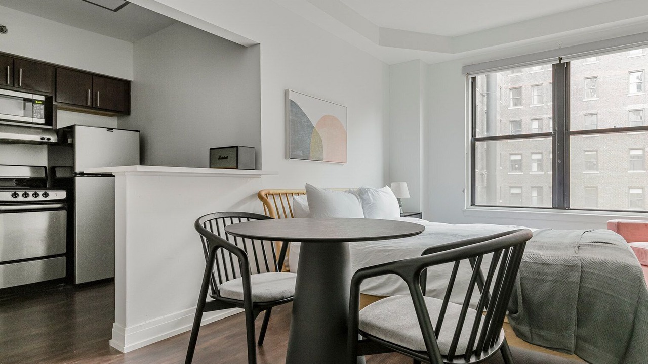 Photo of Bedroom in Near North Side