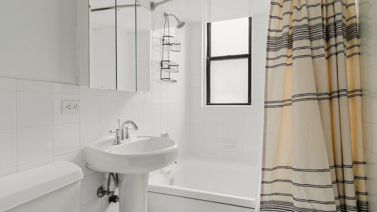 Photo of Bathroom in Near North Side