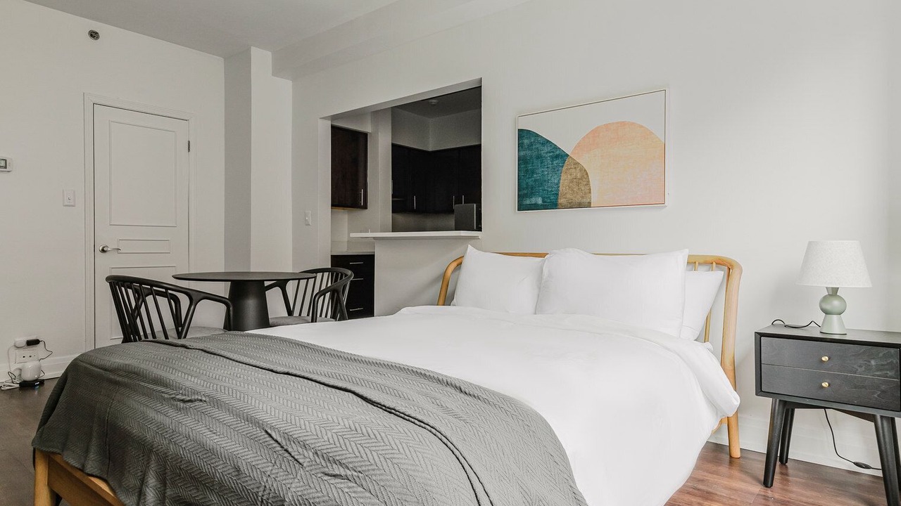 Photo of Bedroom in Near North Side