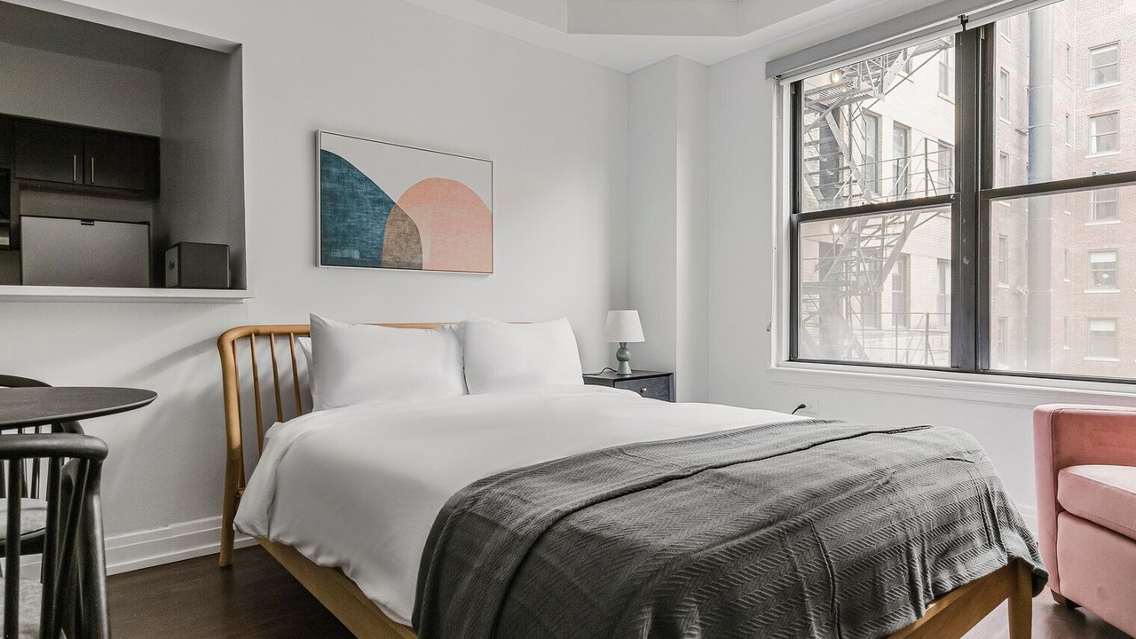 Photo of Bedroom in Near North Side