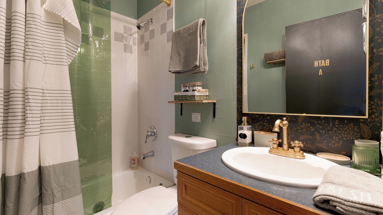 Photo of Bathroom in Canaryville