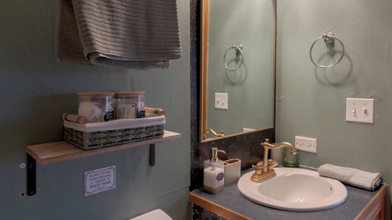 Photo of Bathroom in Canaryville