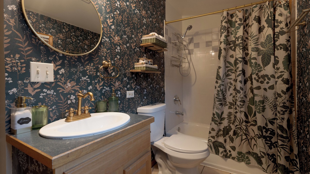 Photo of Bathroom in Canaryville