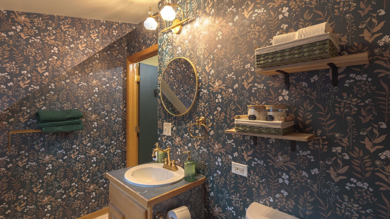 Photo of Bathroom in Canaryville