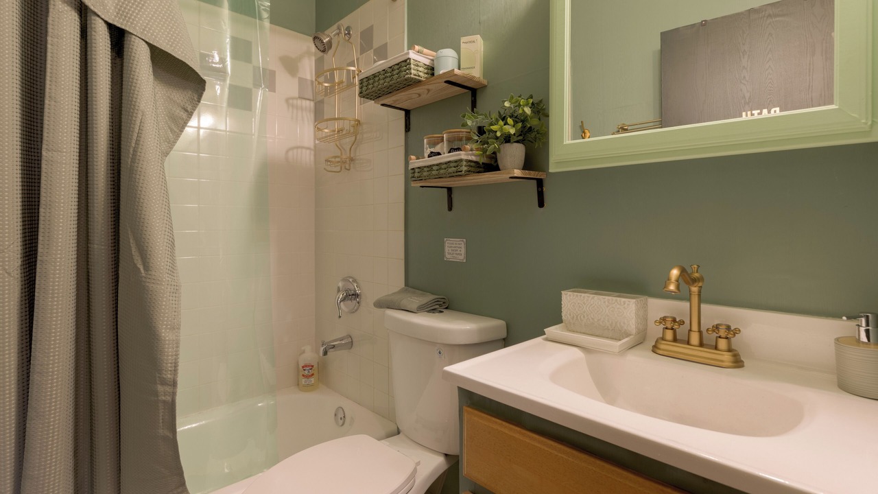 Photo of Bathroom in Canaryville