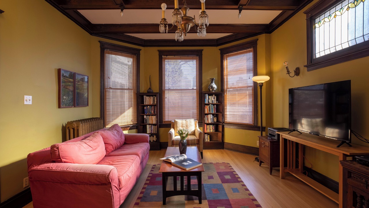 Photo of Livingroom in Edgewater