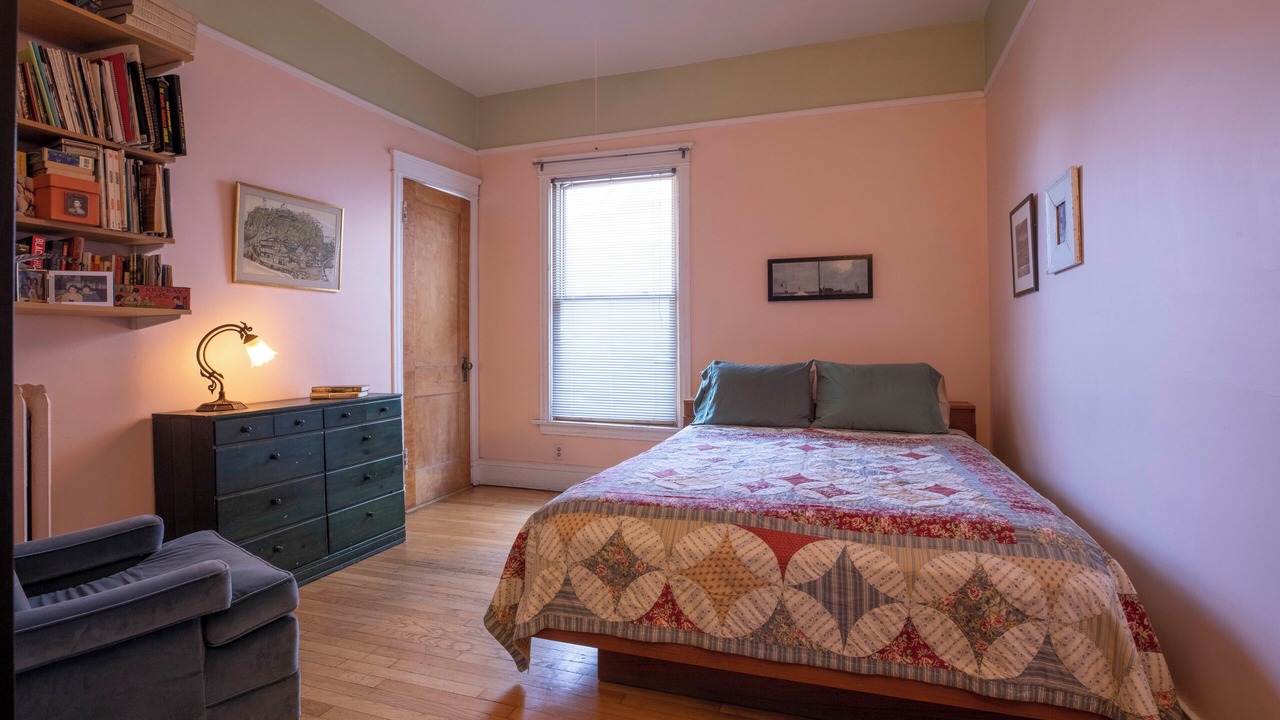 Photo of Bedroom in Edgewater