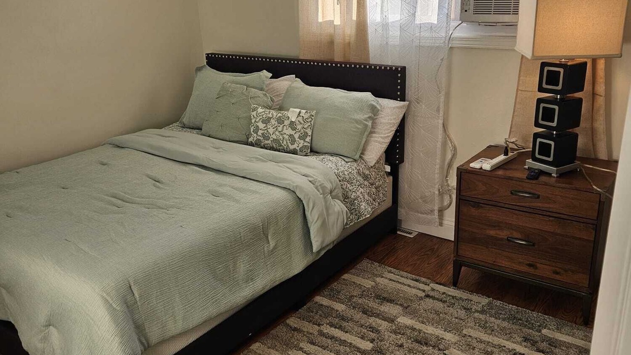 Photo of Bedroom in Des Plaines