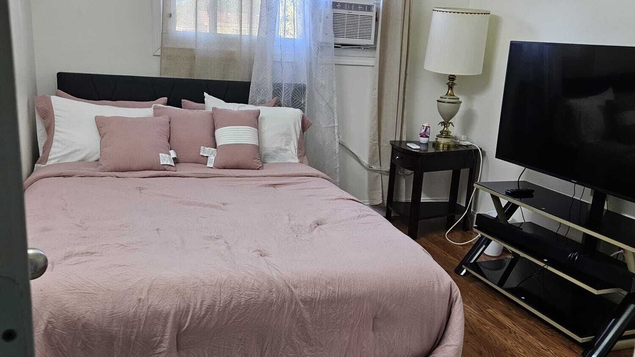 Photo of Bedroom in Des Plaines