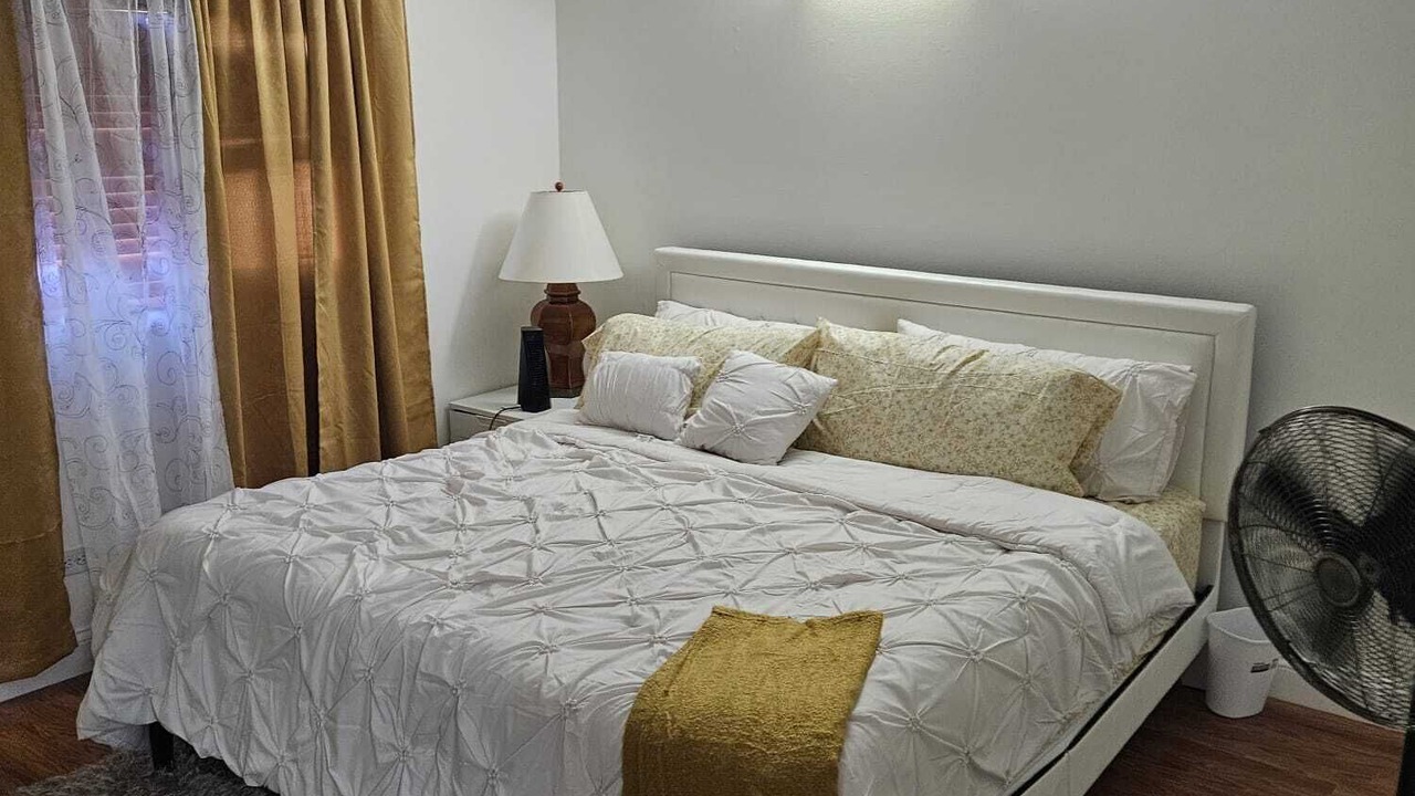 Photo of Bedroom in Des Plaines