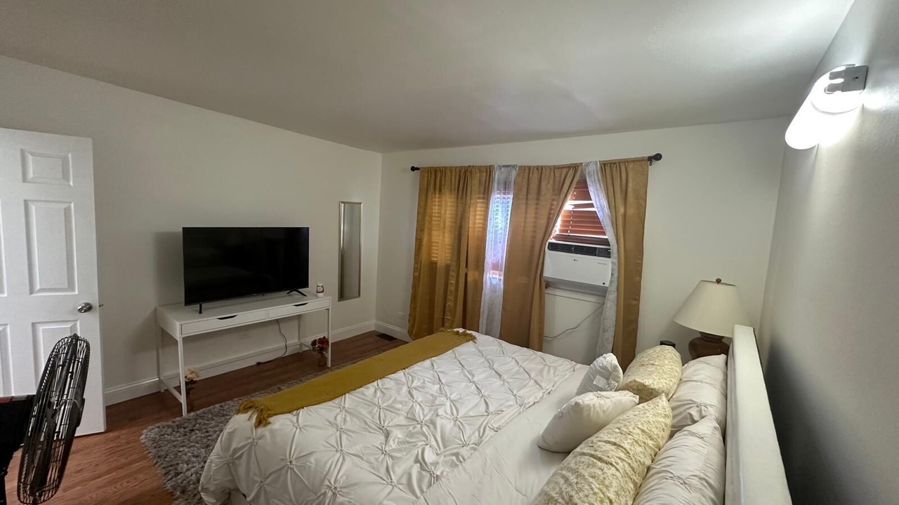 Photo of Bedroom in Des Plaines