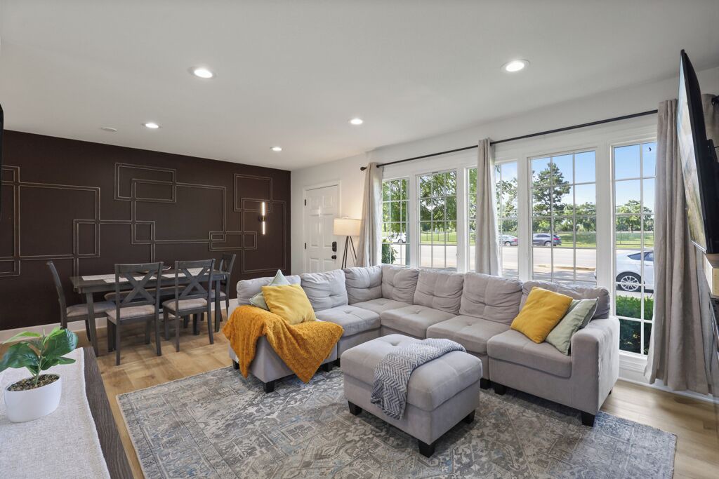 Photo of Livingroom in Morton Grove