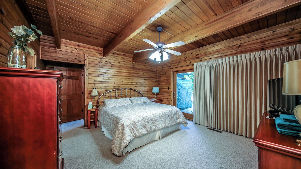 Photo of Bedroom in Wolf Creek