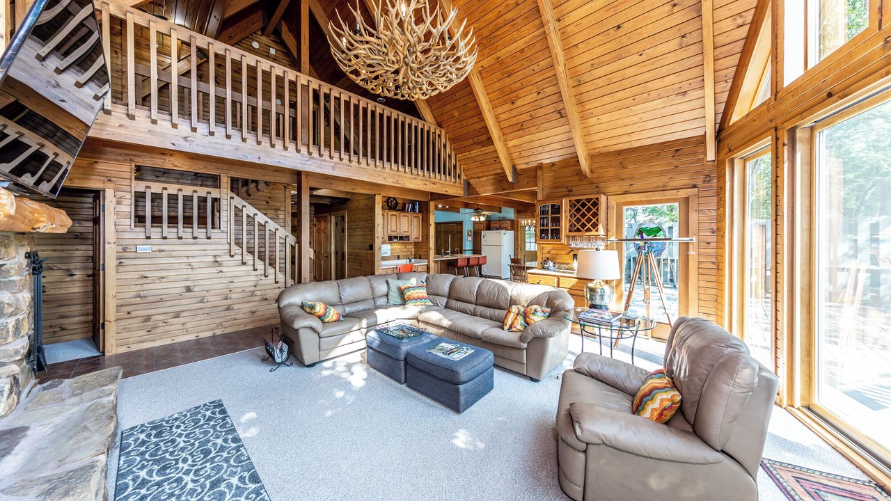 Photo of Livingroom in Wolf Creek