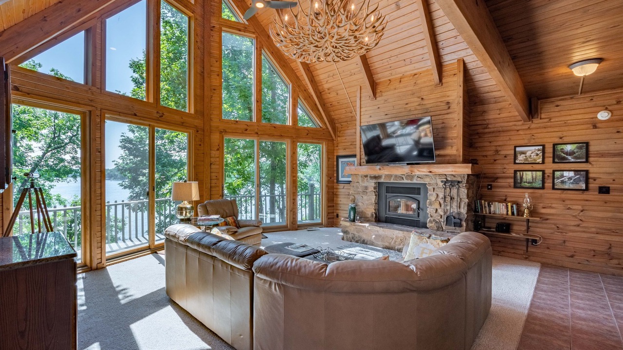 Photo of Livingroom in Wolf Creek