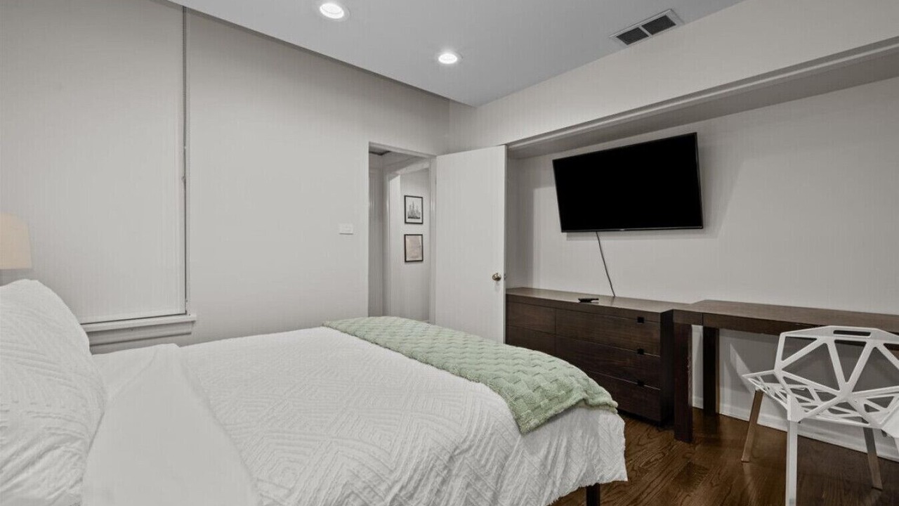 Photo of Bedroom in Lincoln Park