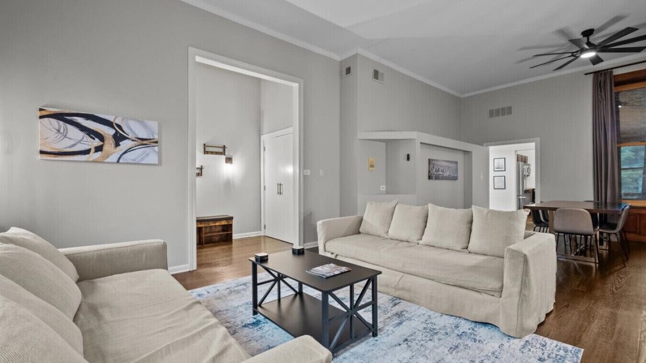 Photo of Livingroom in Lincoln Park