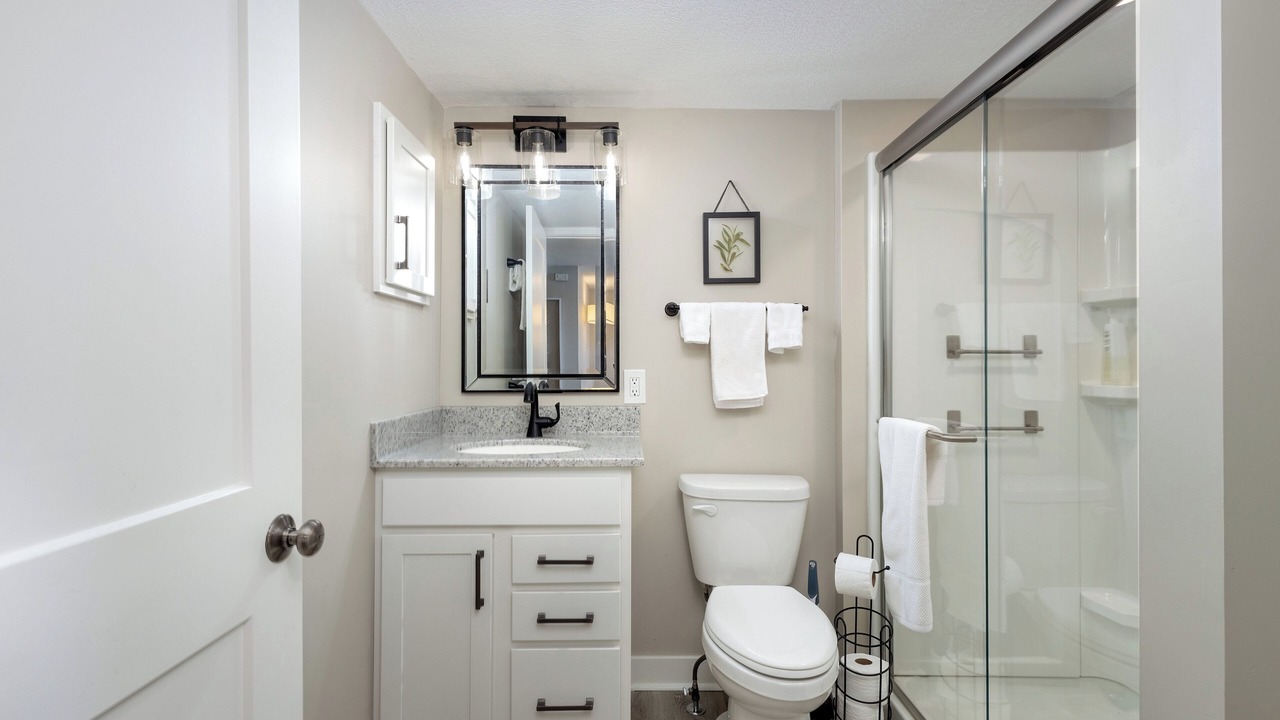 Photo of Bathroom in Lynn Center