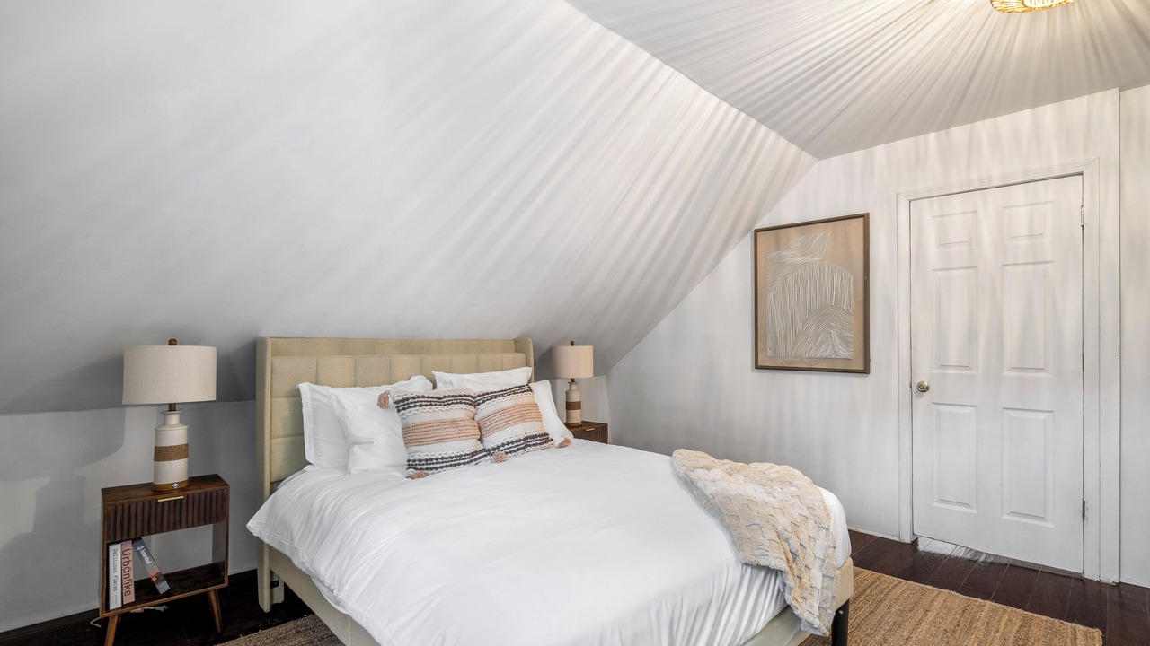 Photo of Bedroom in Lakeview