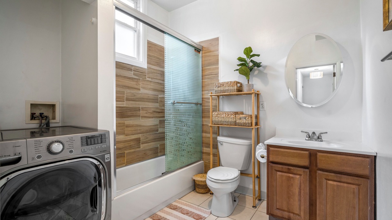 Photo of Bathroom in Lakeview