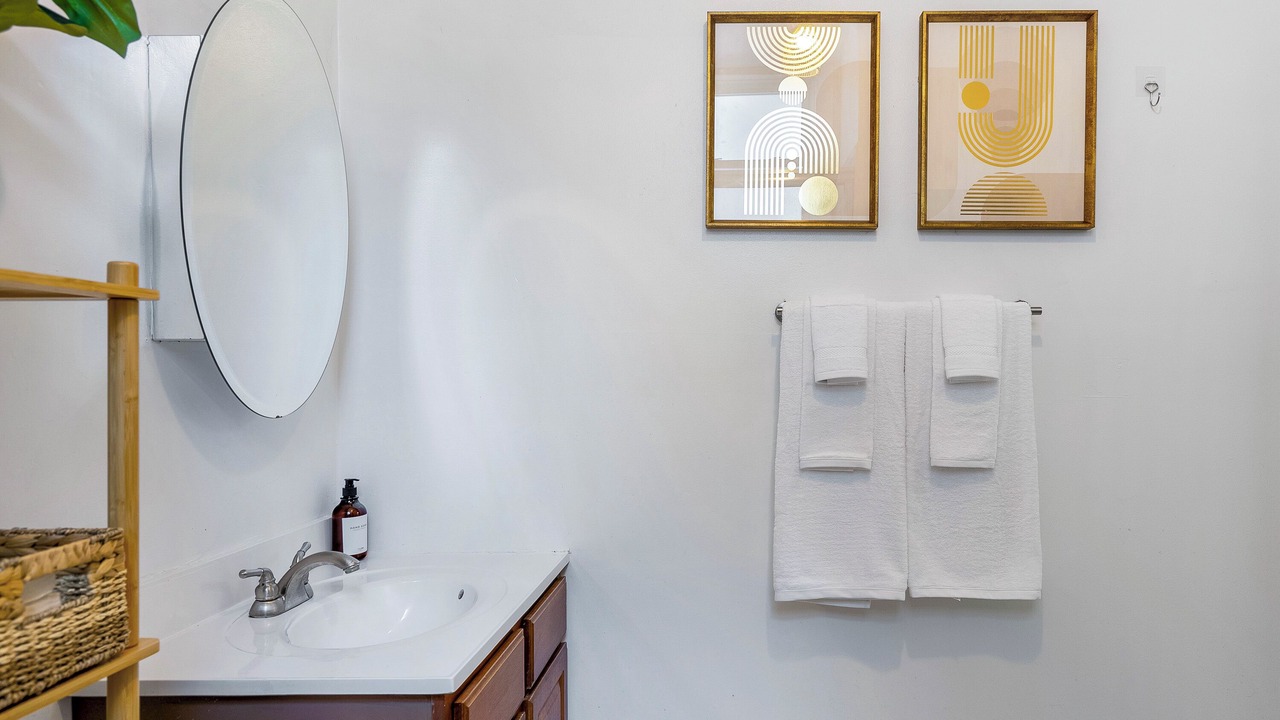 Photo of Bathroom in Lakeview