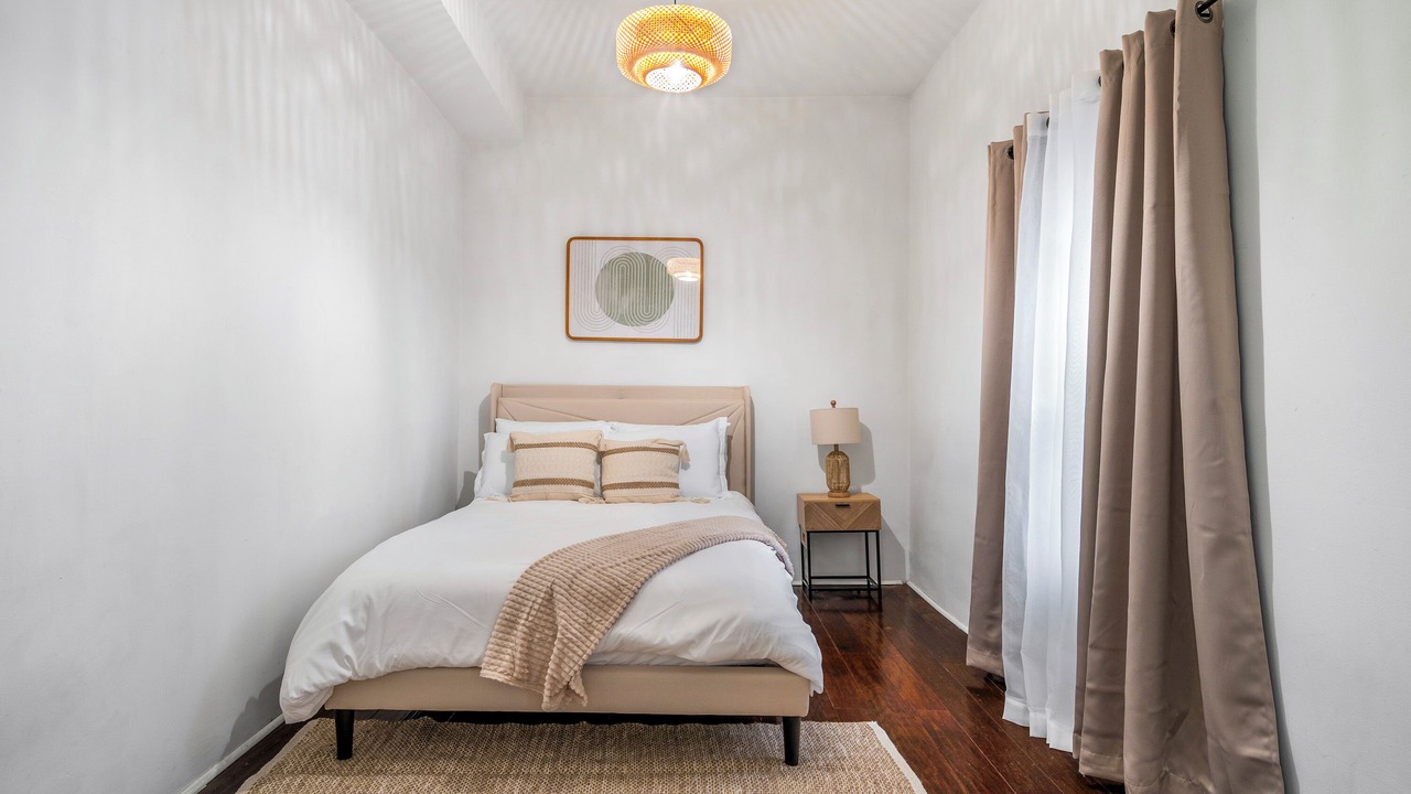 Photo of Bedroom in Lakeview