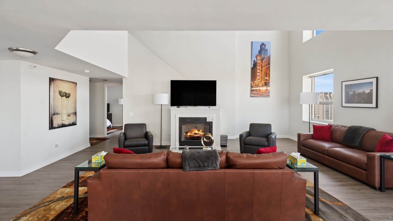 Photo of Livingroom in Near North Side