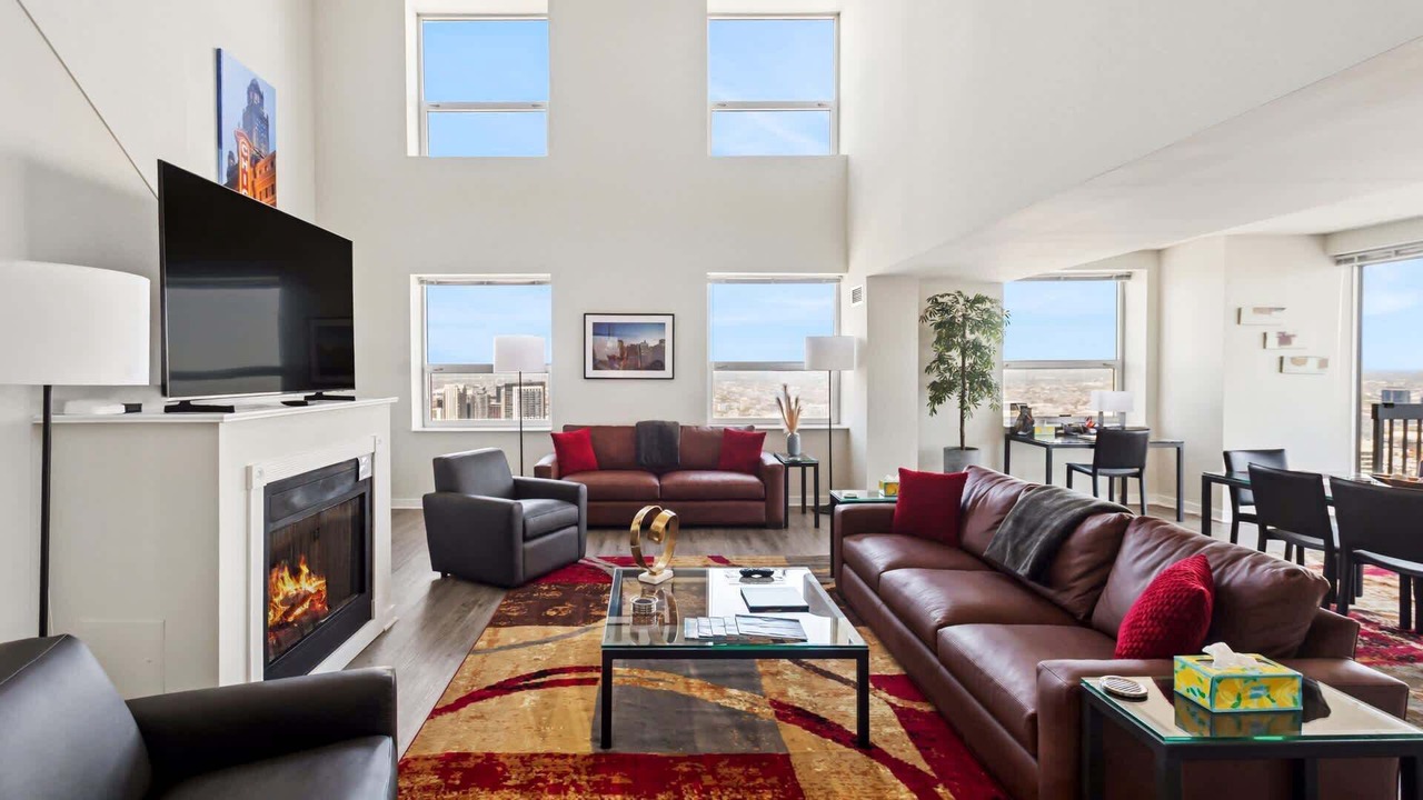 Photo of Livingroom in Near North Side