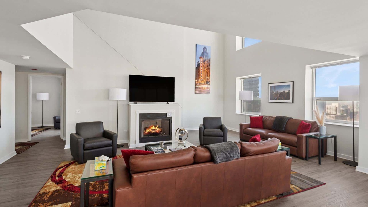 Photo of Livingroom in Near North Side