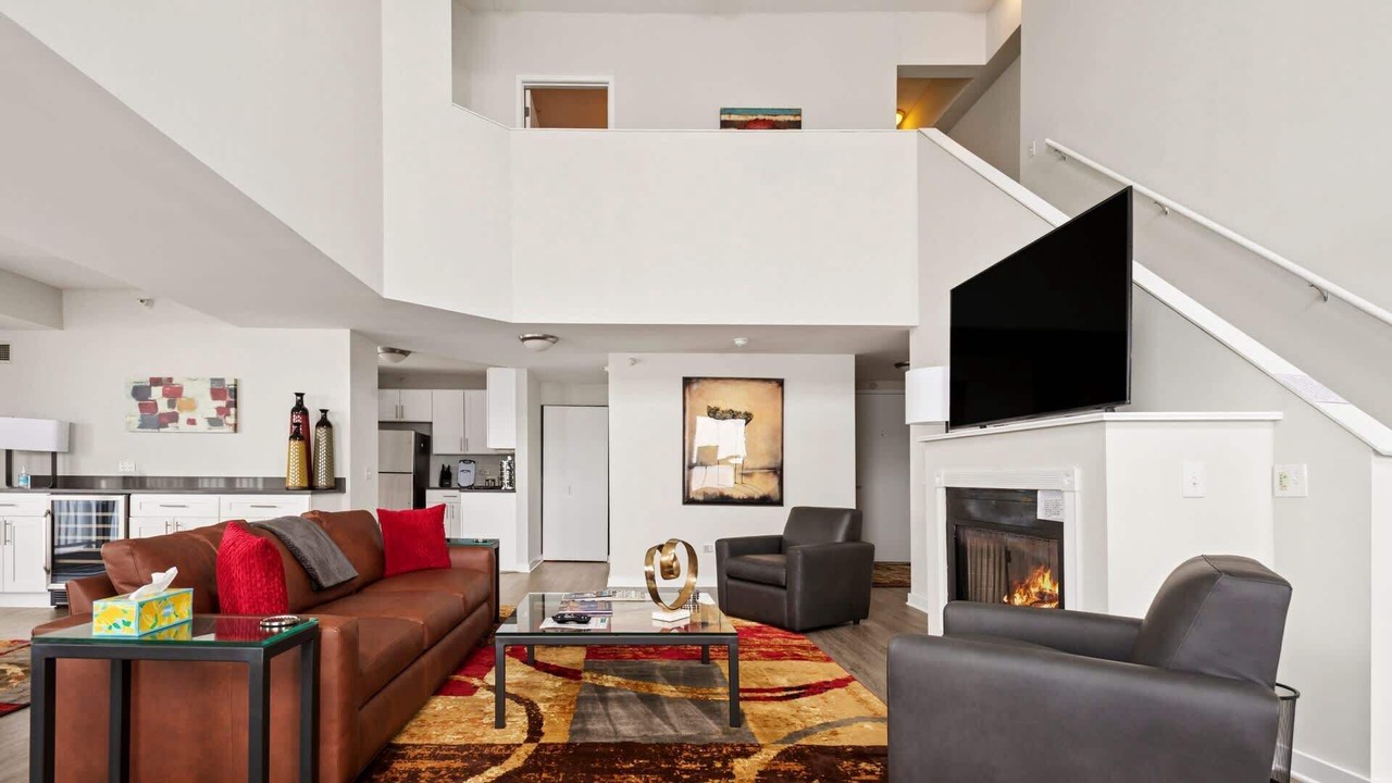 Photo of Livingroom in Near North Side