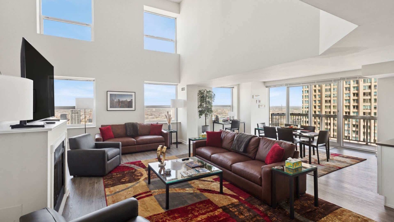 Photo of Livingroom in Near North Side
