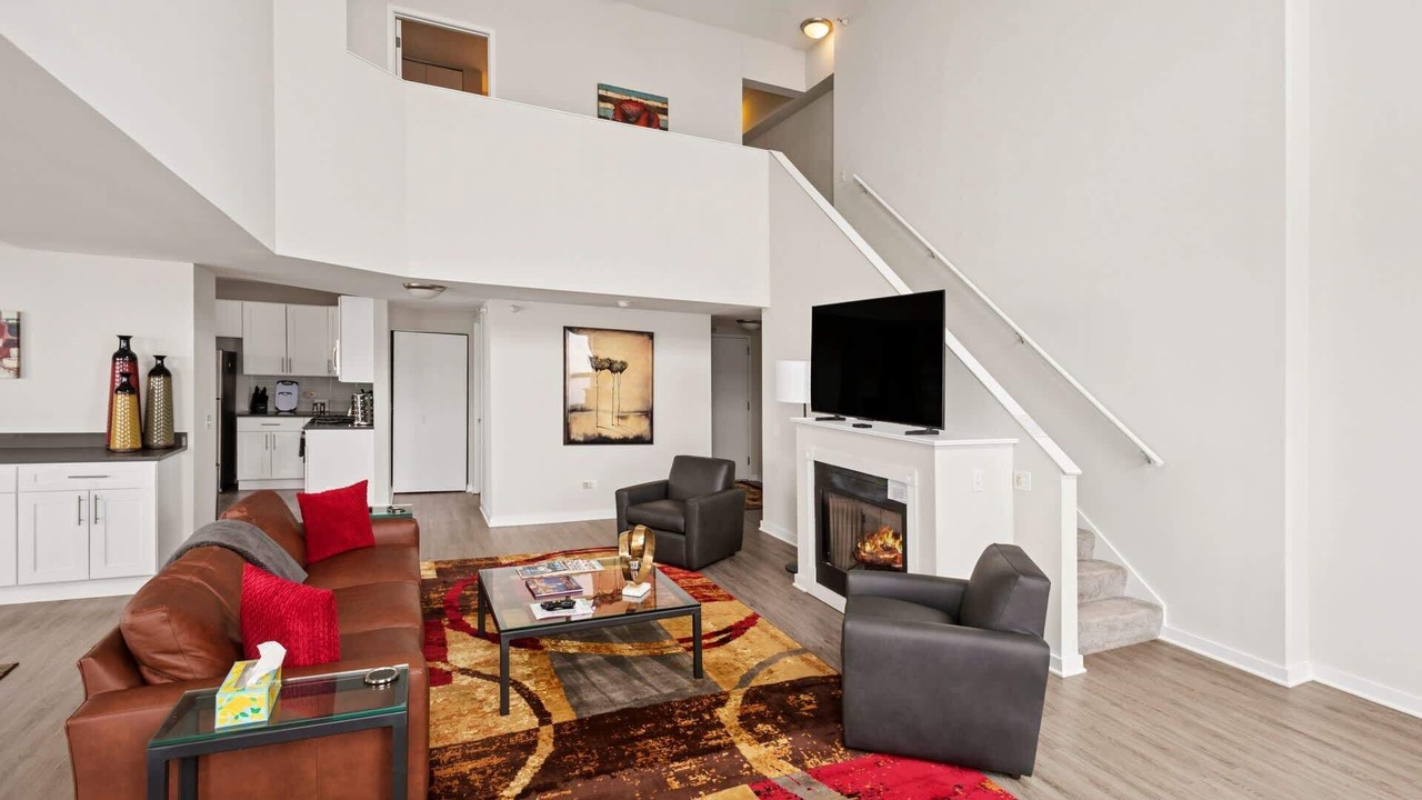 Photo of Livingroom in Near North Side