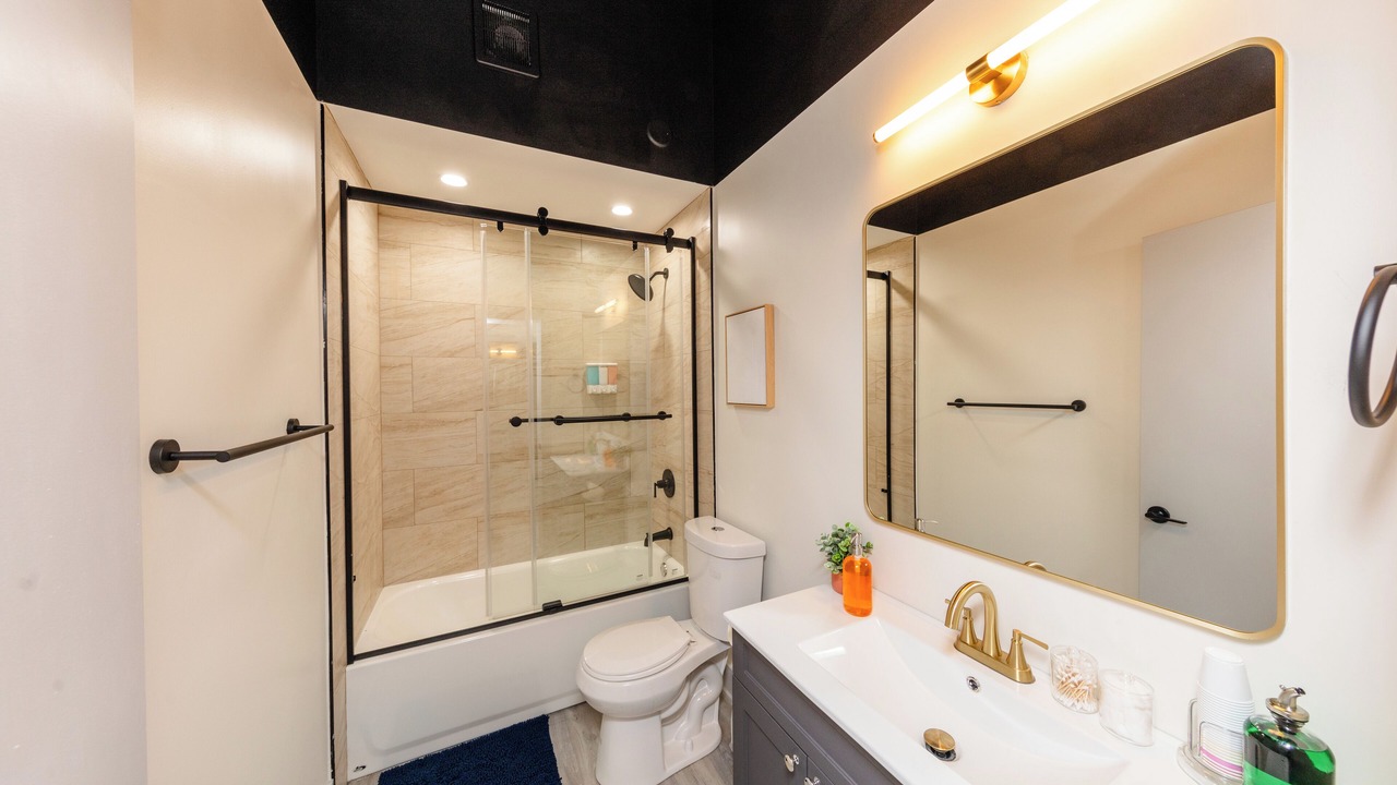 Photo of Bathroom in Near South Side
