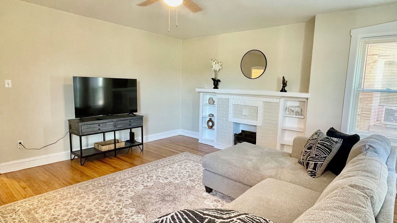 Photo of Livingroom in Oak Park