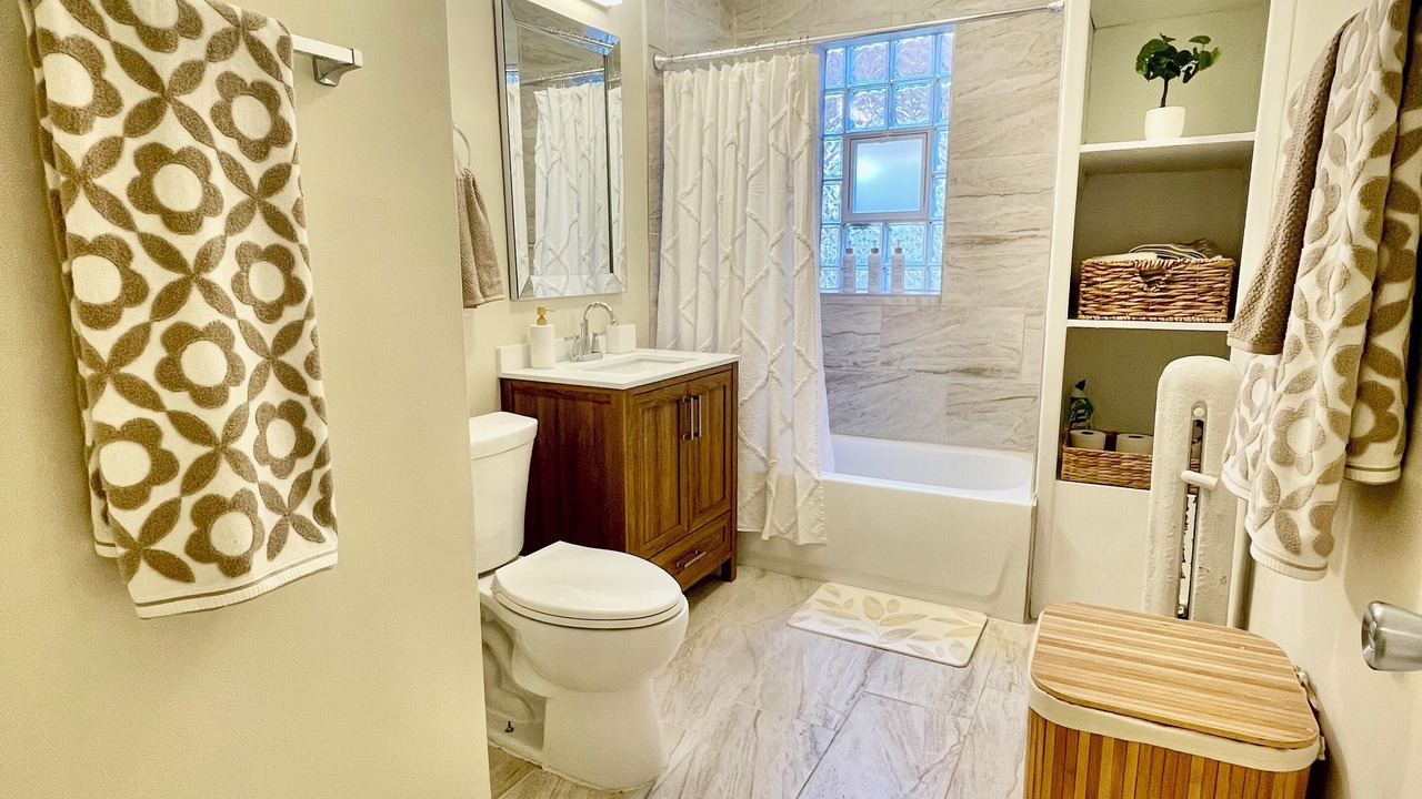 Photo of Bathroom in Oak Park