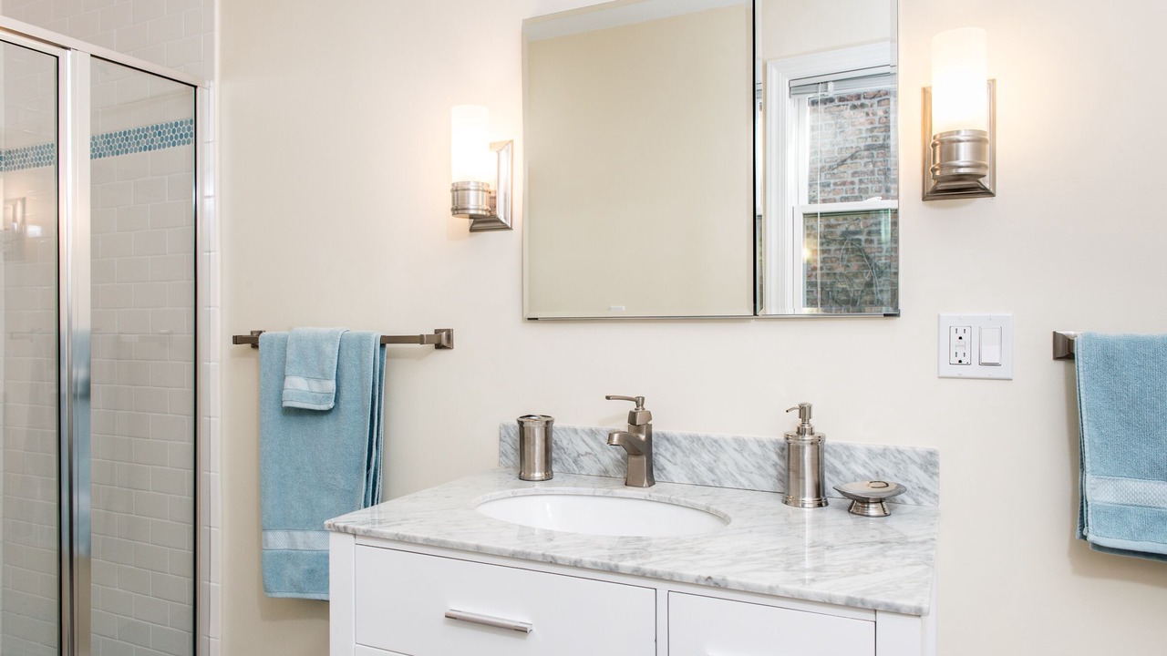 Photo of Bathroom in Rogers Park