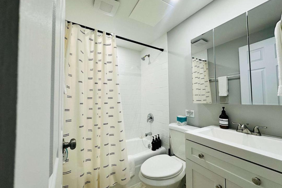 Photo of Bathroom in Lake View East
