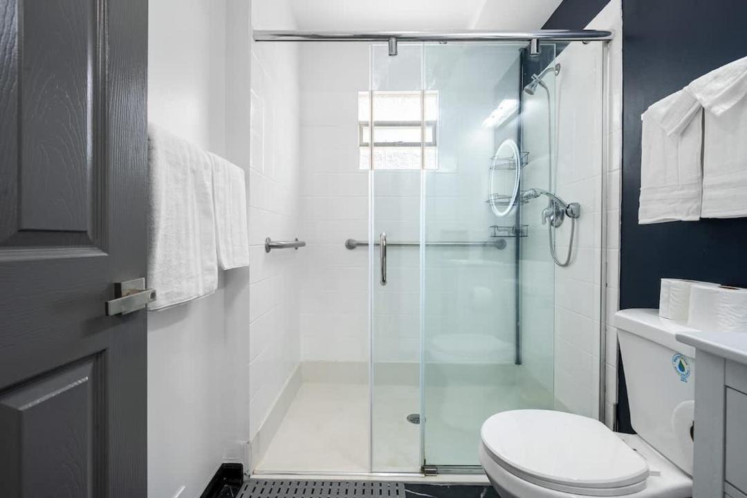 Photo of Bathroom in North Chicago