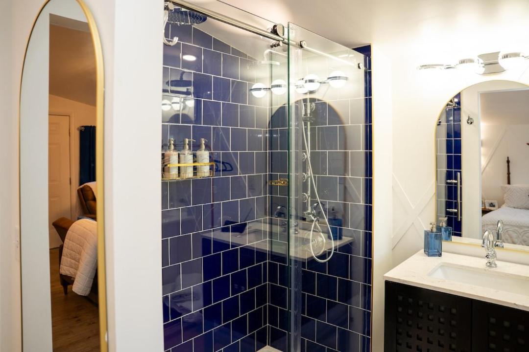 Photo of Bathroom in Metropolis