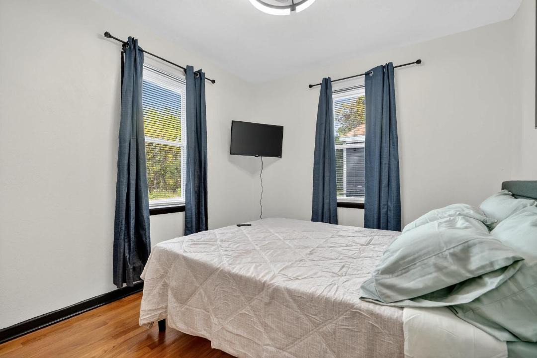 Photo of Bedroom in Waukegan