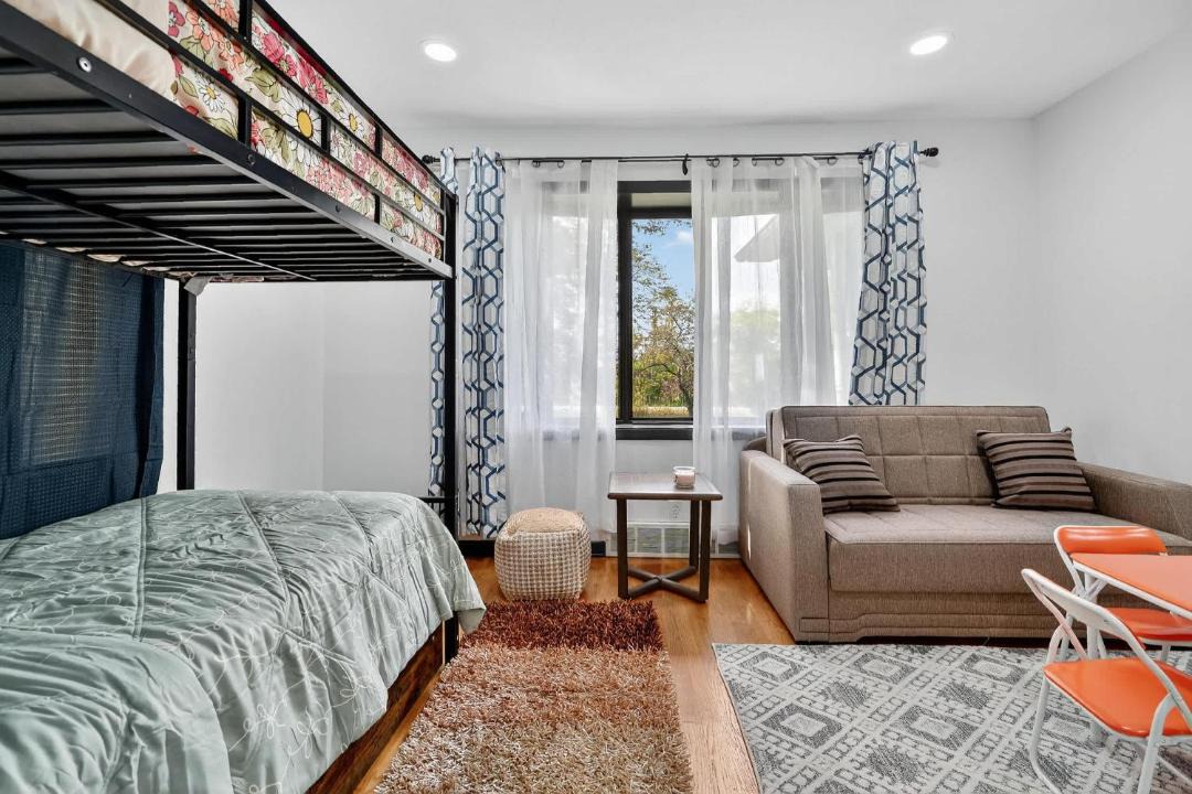 Photo of Bedroom in Waukegan